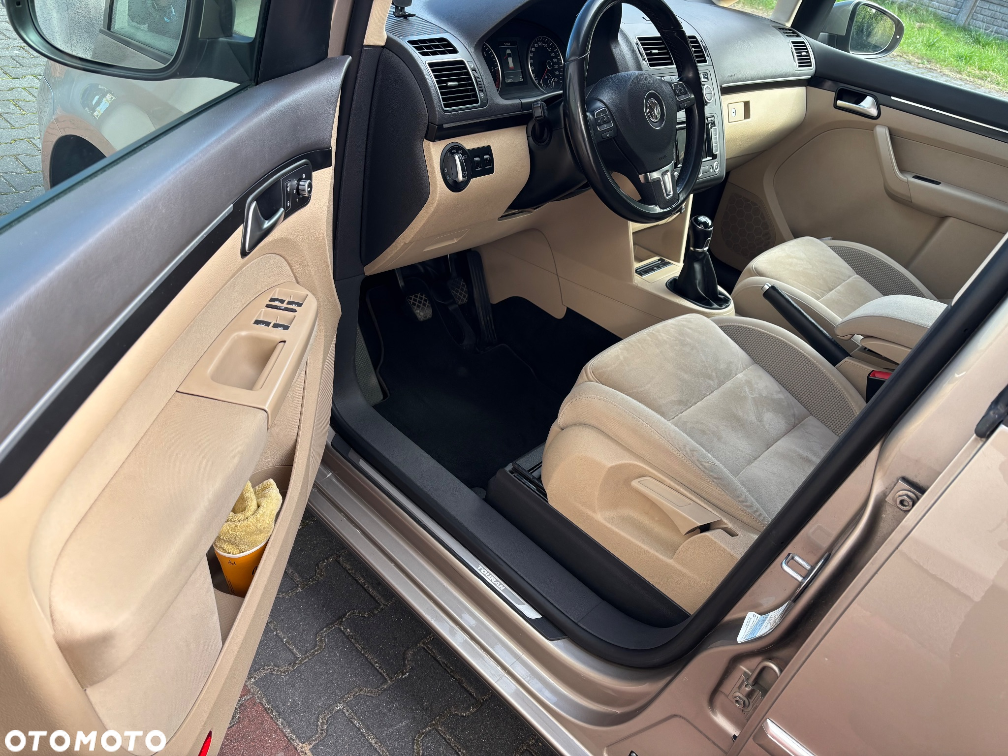 Volkswagen Touran 2.0 TDI DPF Highline - 9