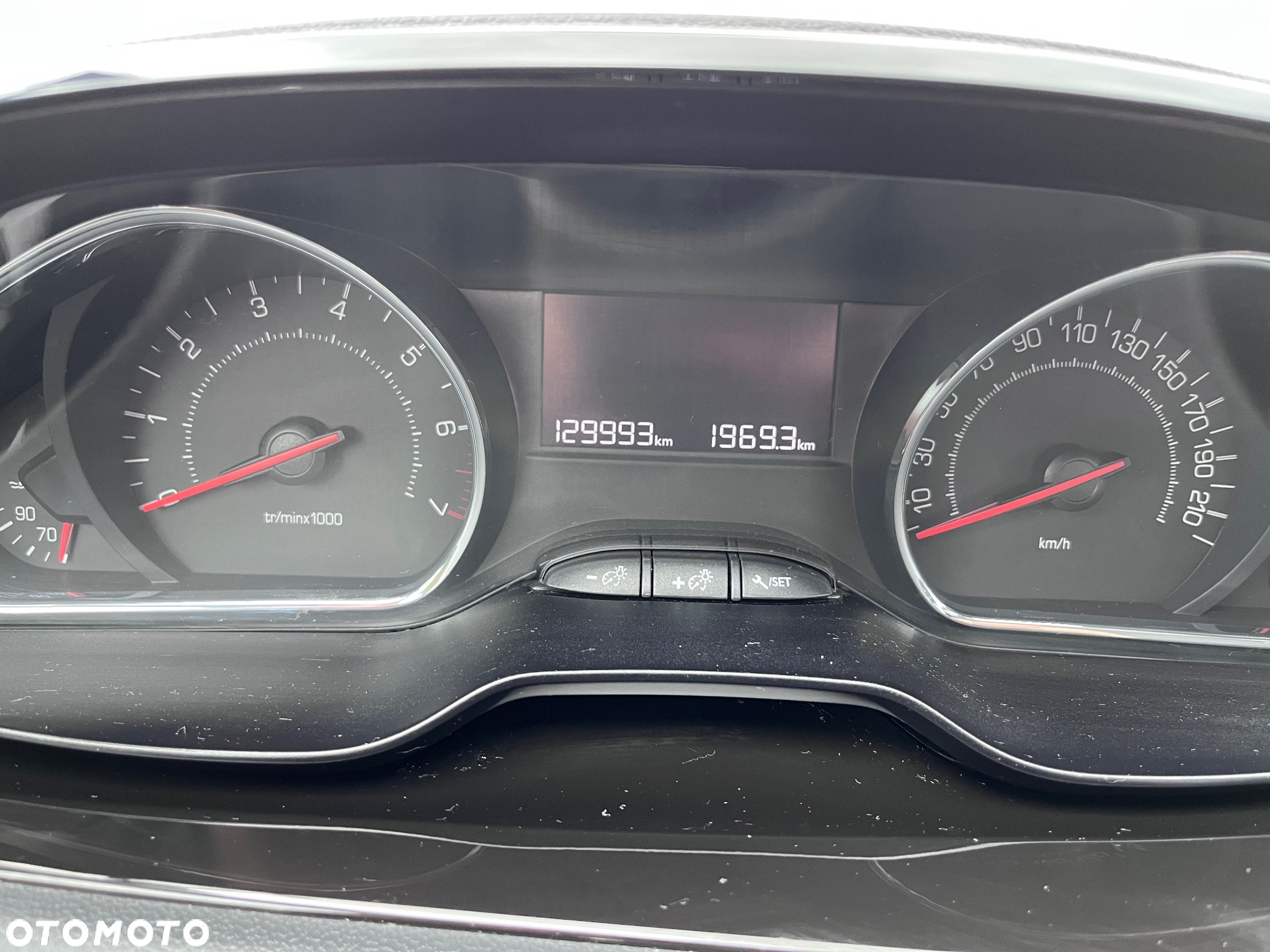 Peugeot 208 - 25