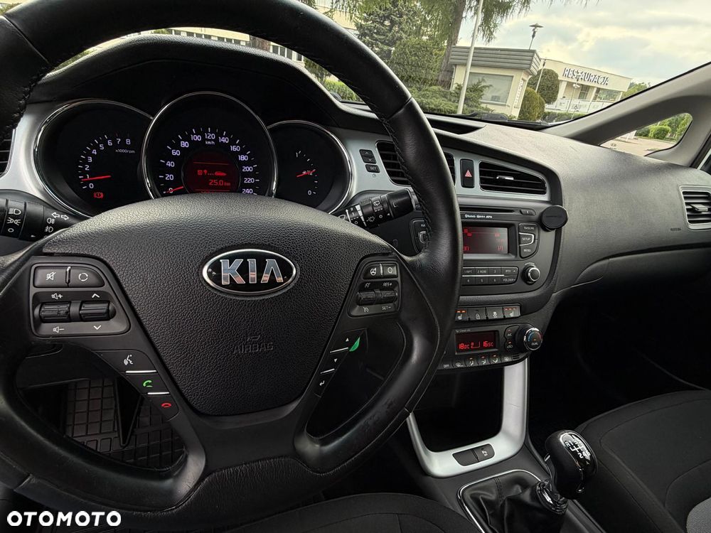 Kia Ceed 1.6 GDI Fifa World Cup Edition - 36