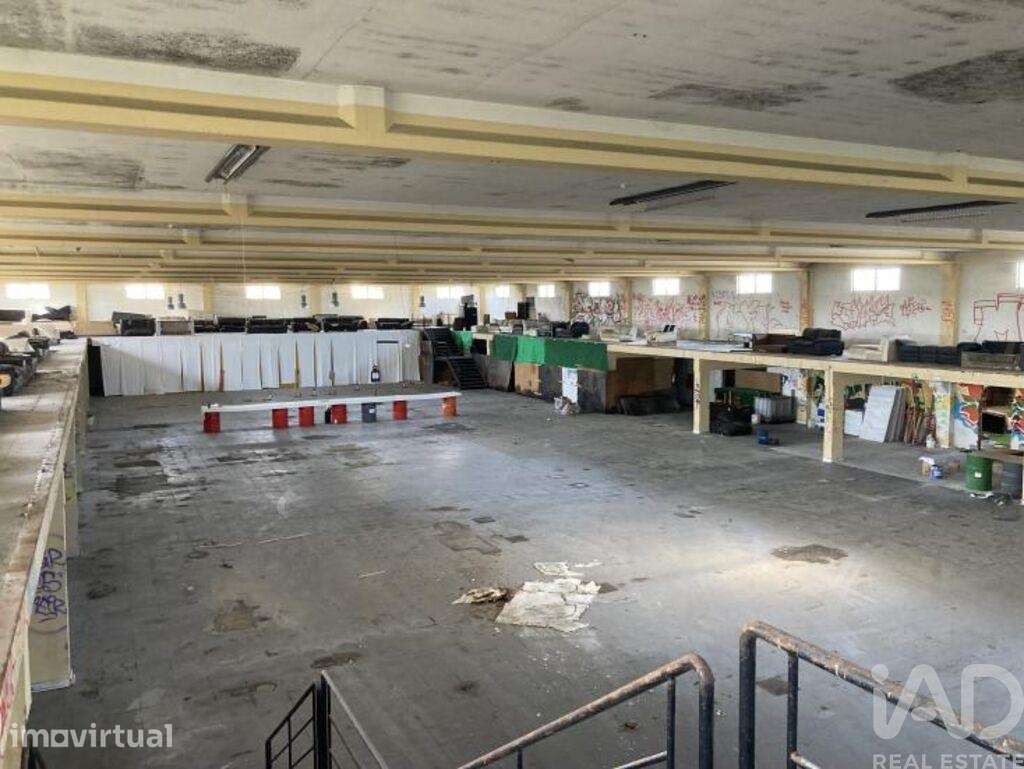 Prédio em Queluz e Belas de 6235 m2 - Grande imagem: 2/11