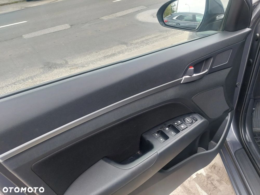 Hyundai Elantra 1.6 Comfort - 6