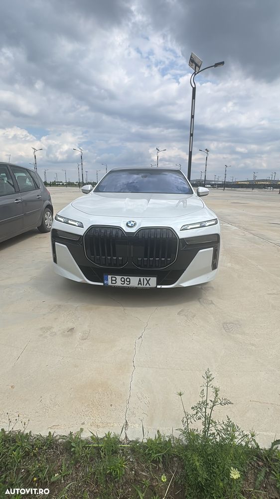 BMW Seria 7 740d xDrive MHEV - 11