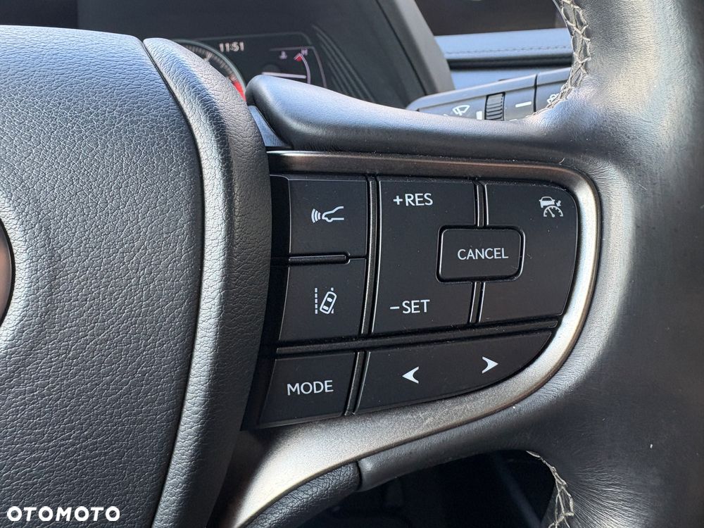 Lexus UX - 25