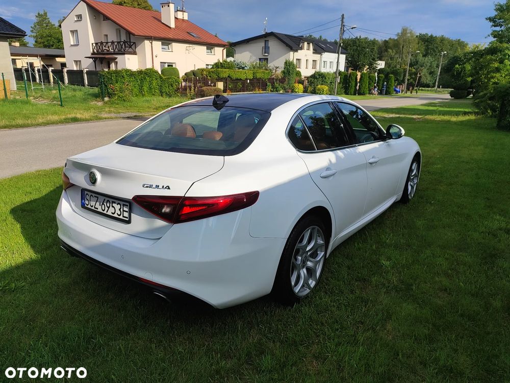 Alfa Romeo Giulia 2.0 Turbo 16V AT8-Q4 Ti - 4