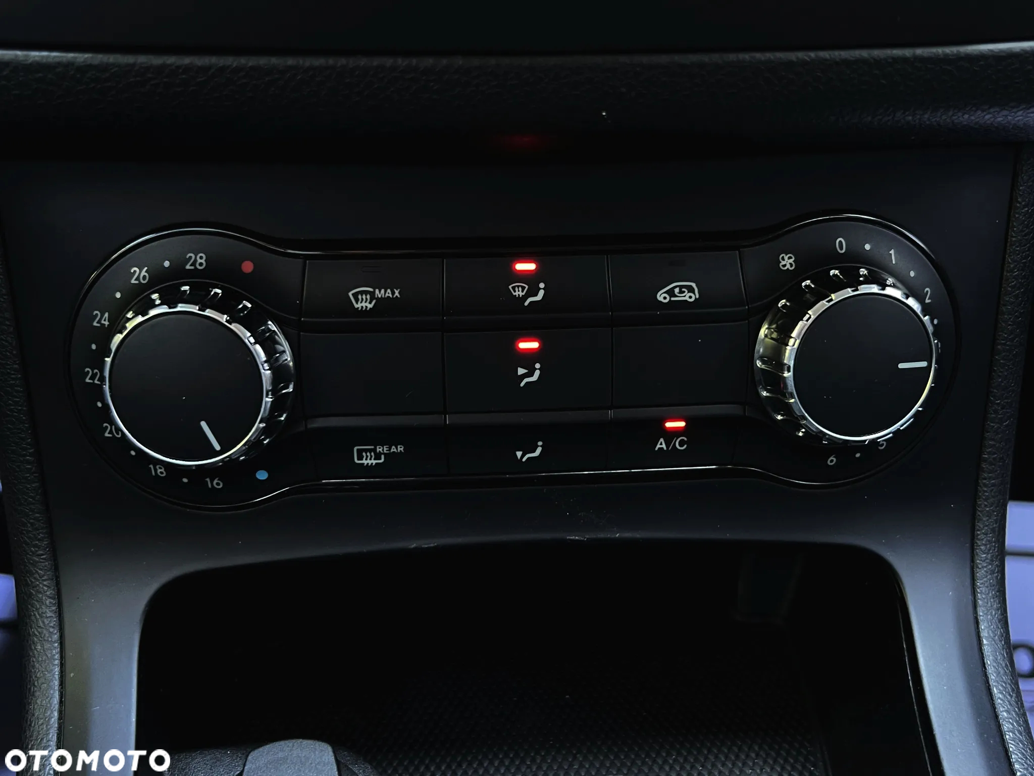 Mercedes-Benz Klasa B 180 Edition - 26