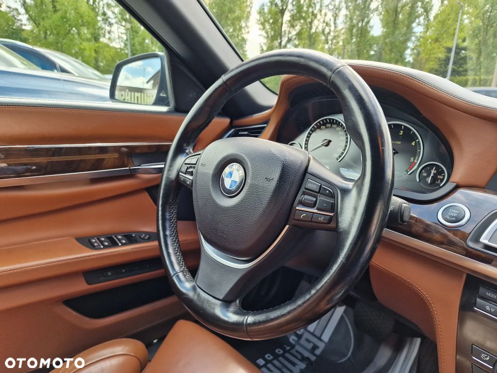 BMW Seria 7 740d - 36
