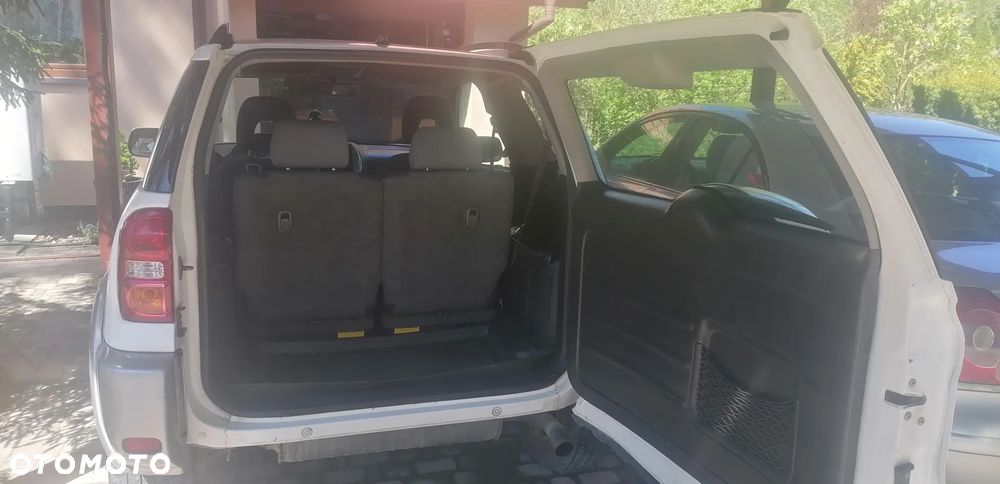 Toyota RAV4 D-4D 4x4 - 6
