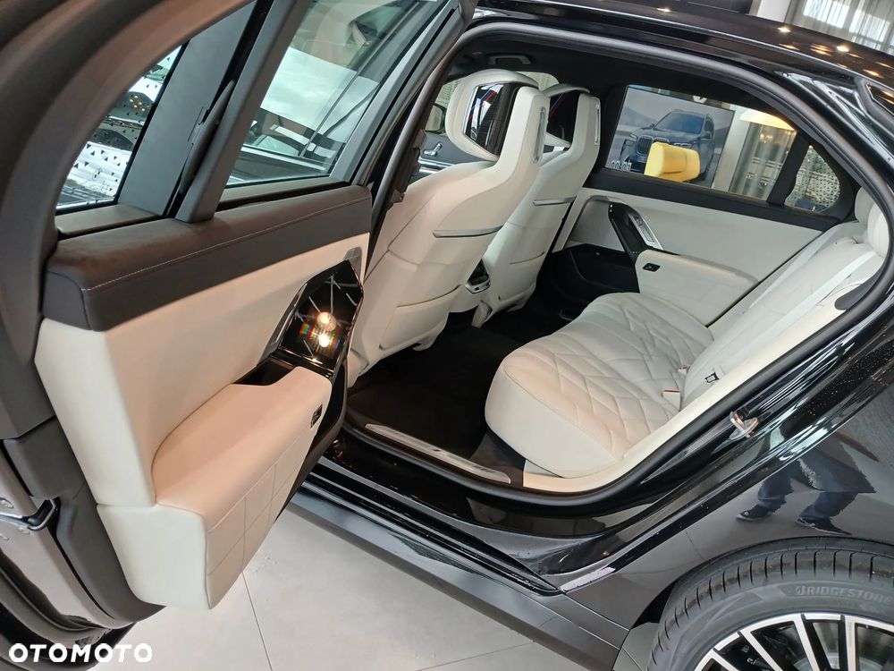 BMW Seria 7 740d xDrive mHEV sport - 34