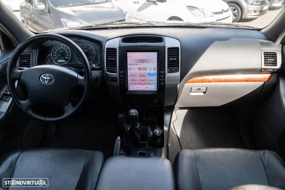 Toyota Land Cruiser Prado - 27