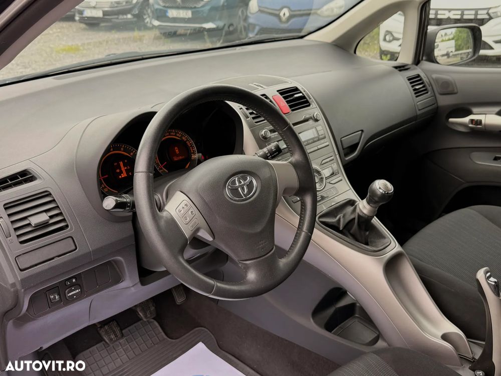 Toyota Auris 1.4 Luna Plus - 17