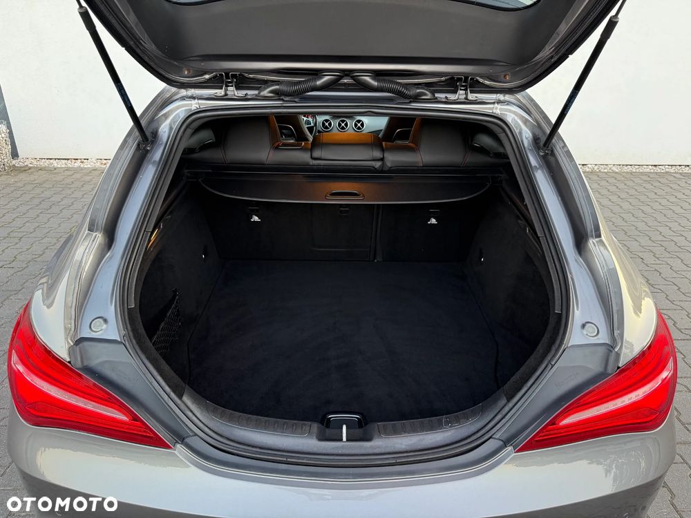 Mercedes-Benz CLA 180 7G-DCT AMG Line - 31