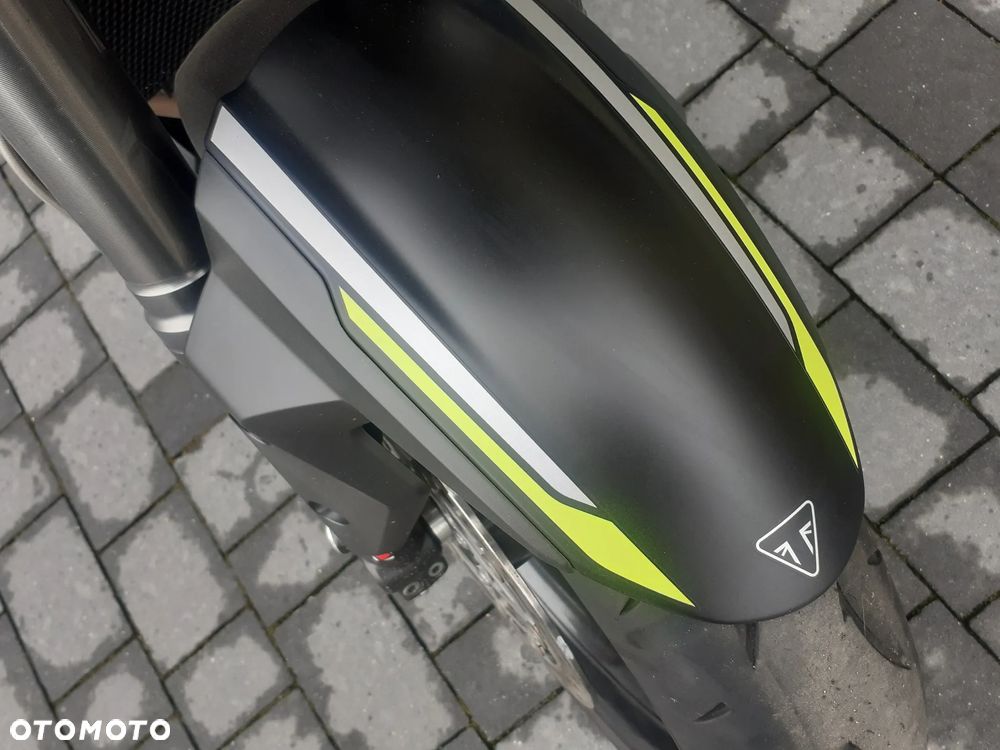 Triumph Street Triple - 7