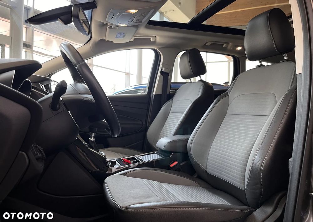 Ford Kuga 2.0 TDCi 2x4 Titanium - 22