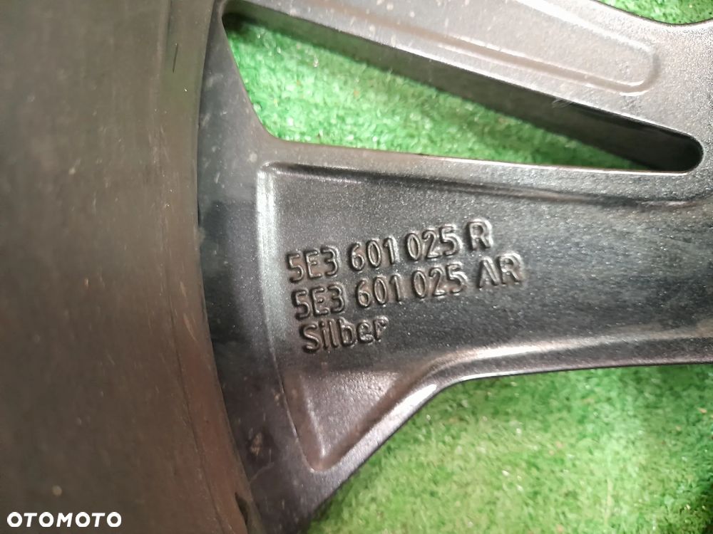 Skoda Octavia IV 5E3 Koła alufelgi VRS 225/40R19 GOODYEAR - 16