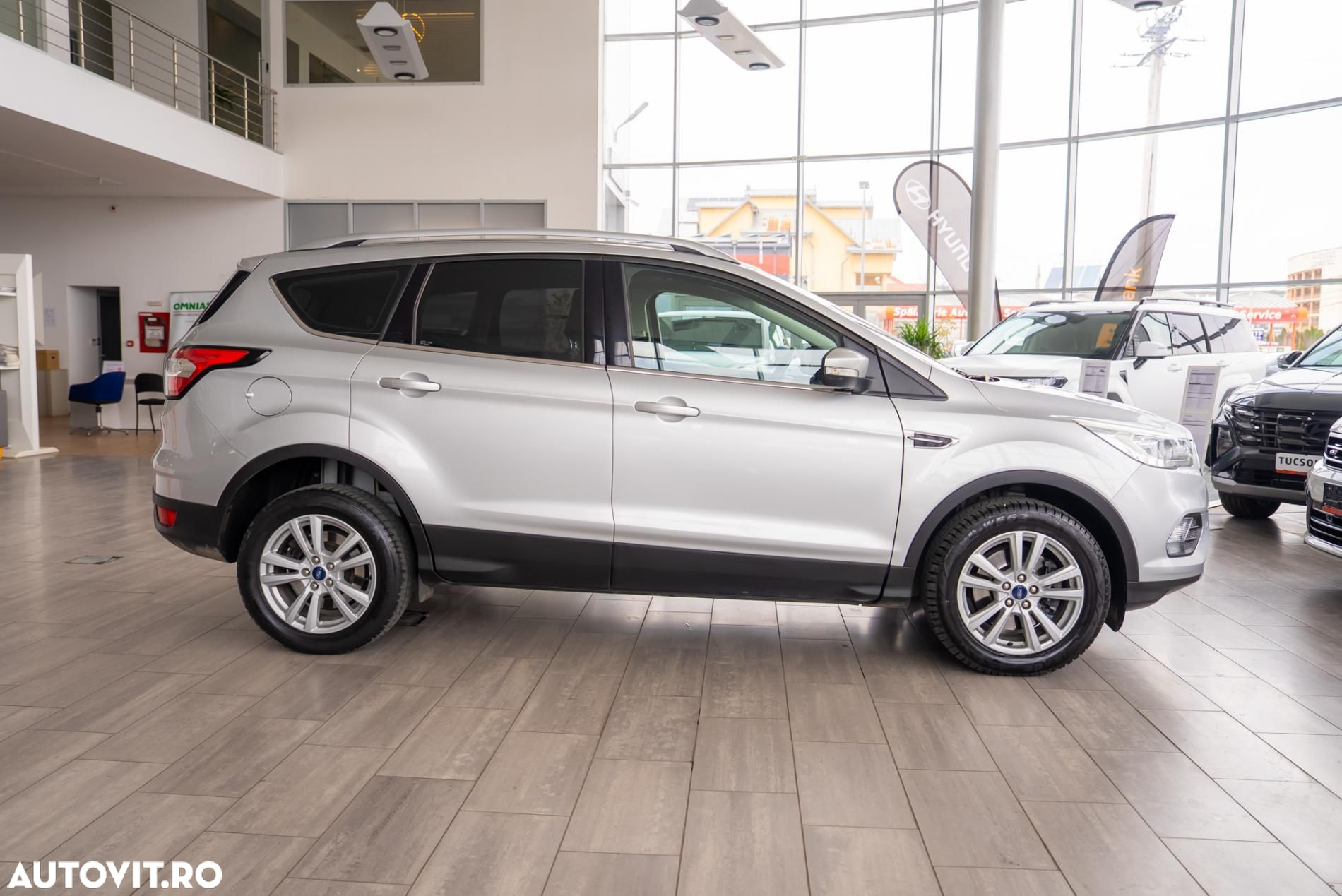 Ford Kuga 2.0 TDCi 2x4 Aut. Titanium - 5