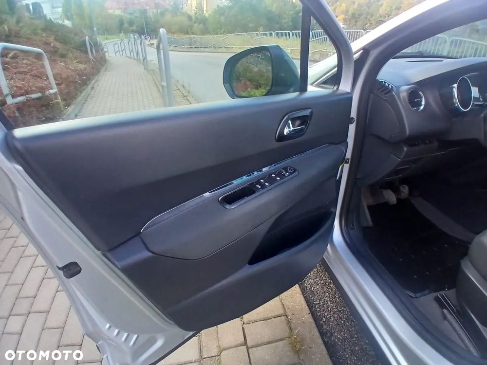 Peugeot 3008 1.6 HDi Access - 23