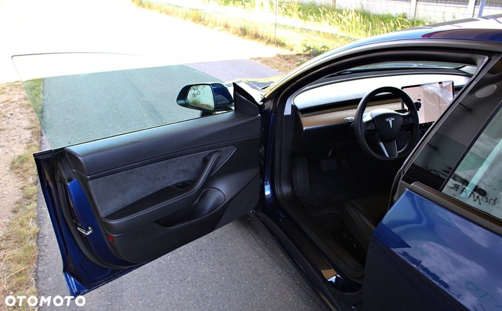 Tesla Model 3 - 11
