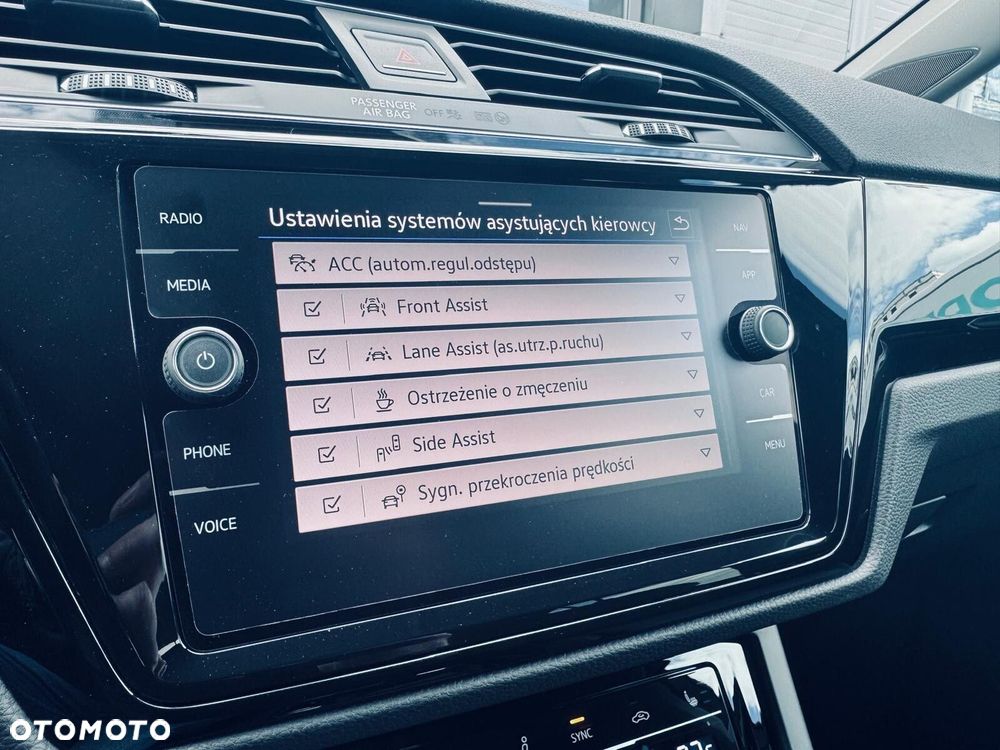 Volkswagen Touran - 33