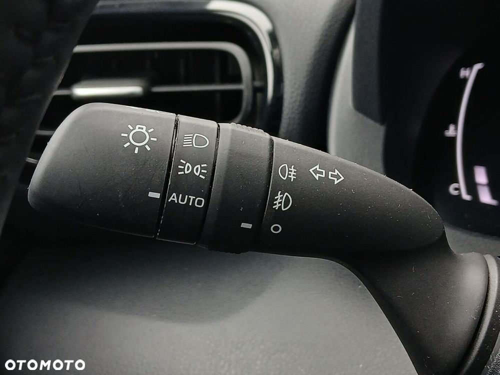 Toyota Yaris Hybrid 1.5 Style - 28