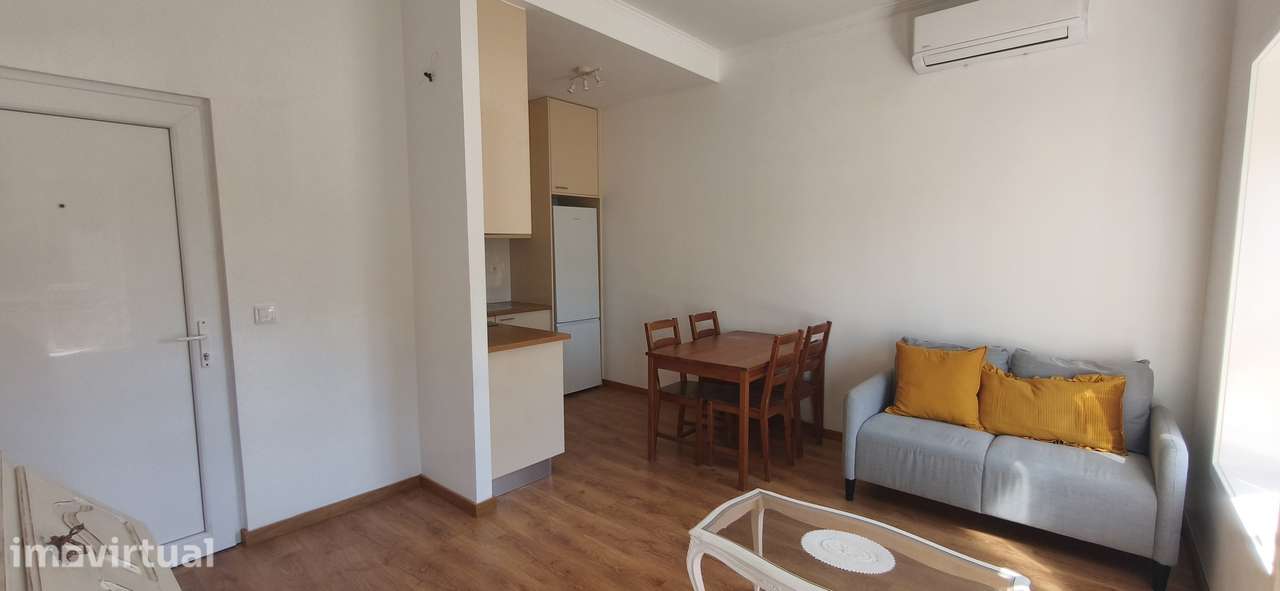 T0 remodelado e mobilado no centro de Vila Nova de Famalicão - Grande imagem: 2/6