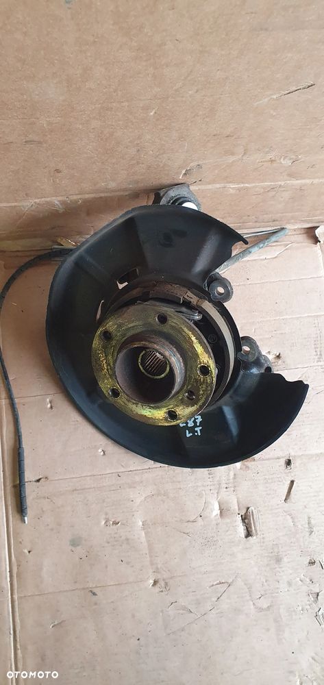 Zwrotnica piasta lewy tył tylna lewa BMW I E81 E87 Lift 2.0i - 4