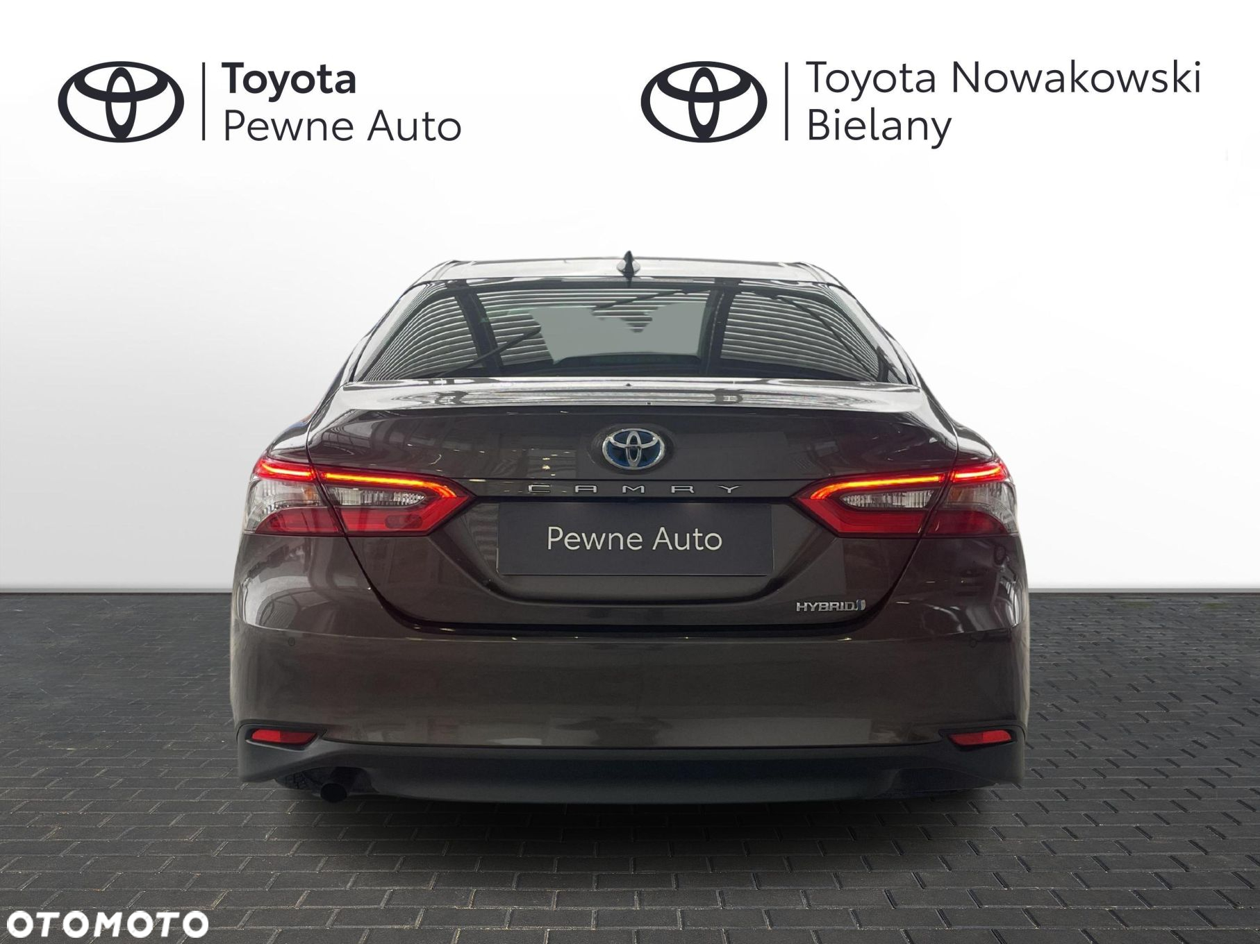 Toyota Camry - 4