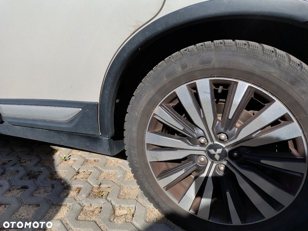 Mitsubishi Outlander - 10