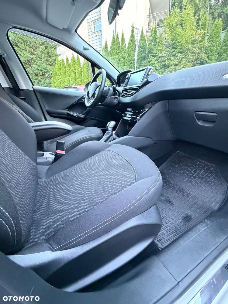 Peugeot 208 1.2 PureTech Style - 10