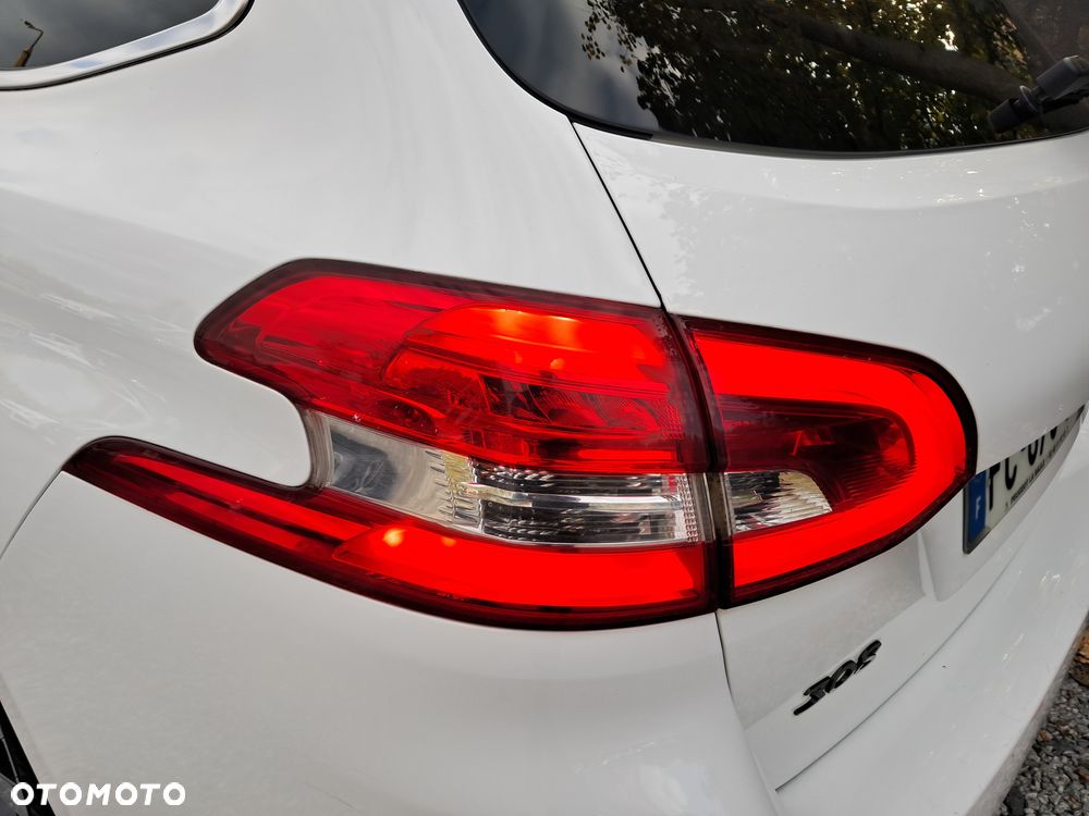 Peugeot 308 1.5 BlueHDi Business S&S EAT8 - 24