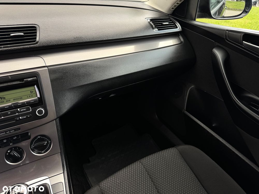 Volkswagen Passat 1.6 Comfortline - 30