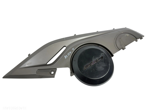 Boczek obudowa wypełnienie P  Kymco AK 550  16-21R