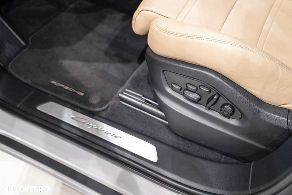 Porsche Cayenne Coupe E-Hybrid - 13