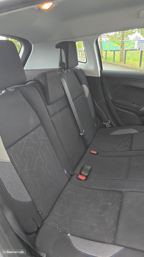 Peugeot 2008 1.2 PureTech Style - 28