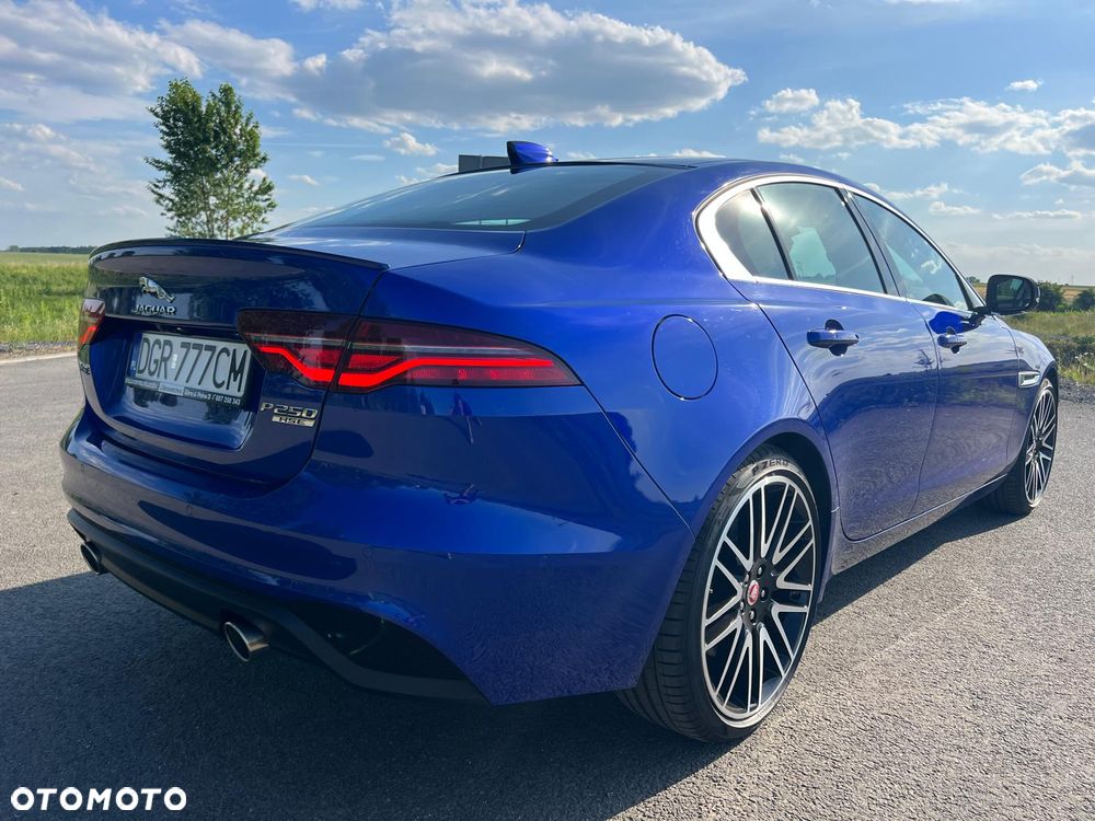 Jaguar XE 2.0 T Prestige - 7