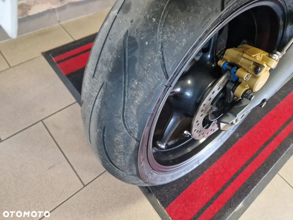 Triumph Street Triple - 25