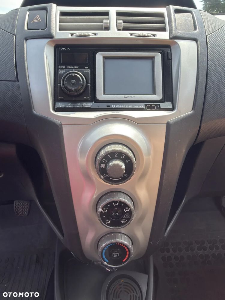 Toyota Yaris - 13