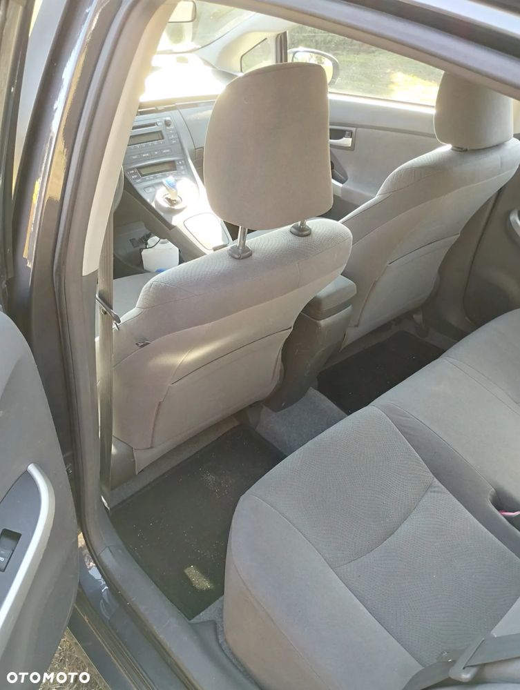 Toyota Prius (Hybrid) - 10