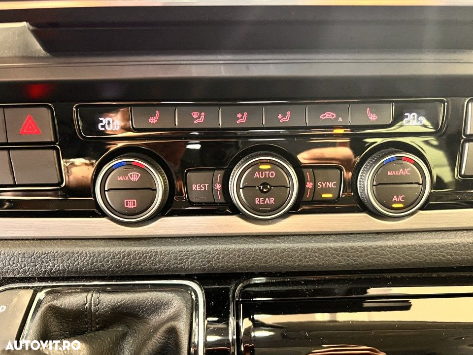 Volkswagen Multivan - 25