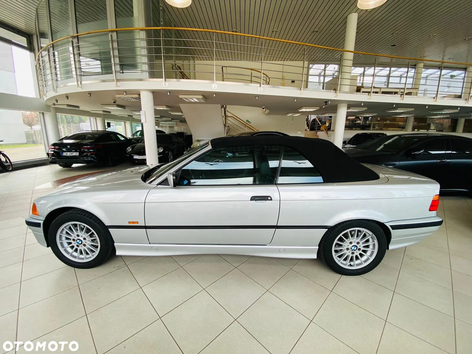BMW Seria 3 318i Cabriolet - 13
