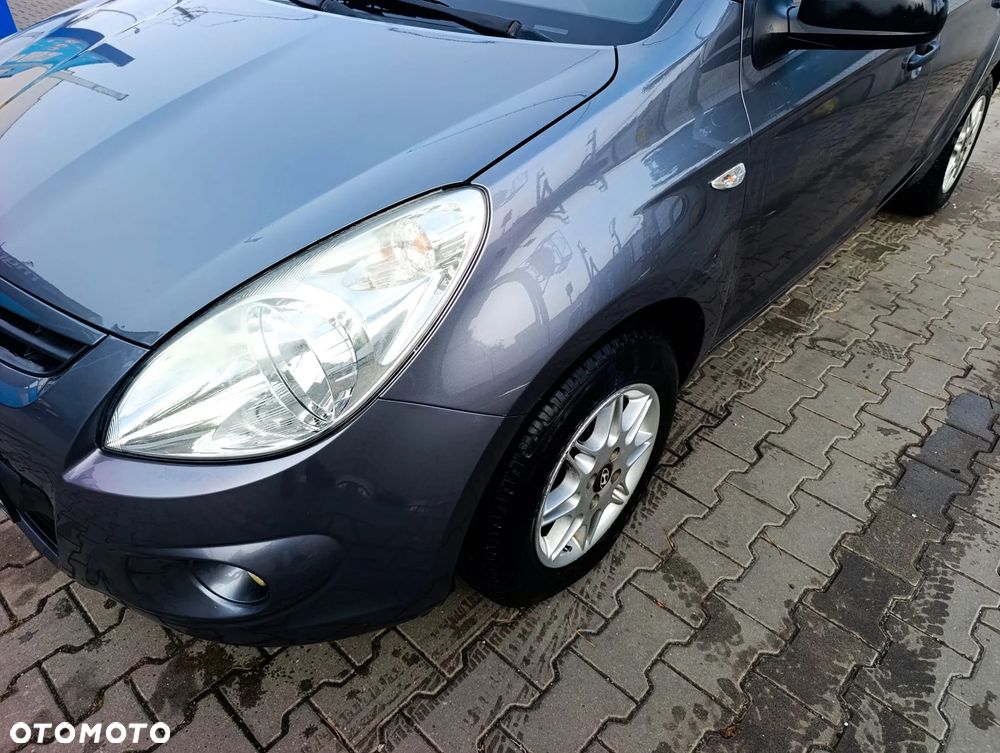 Hyundai I20 2010 photo 3