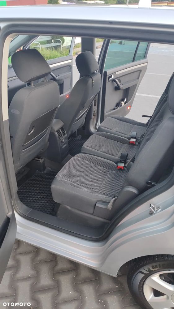 Volkswagen Touran - 14