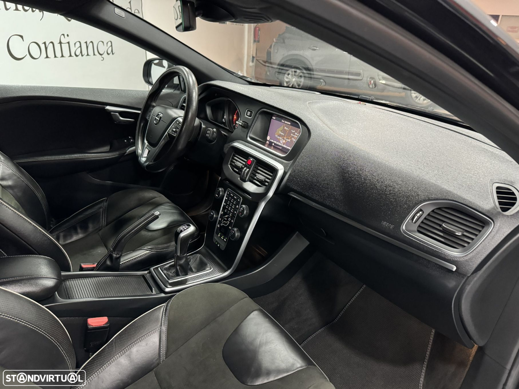 Volvo V40 2.0 D2 R-Design - 40