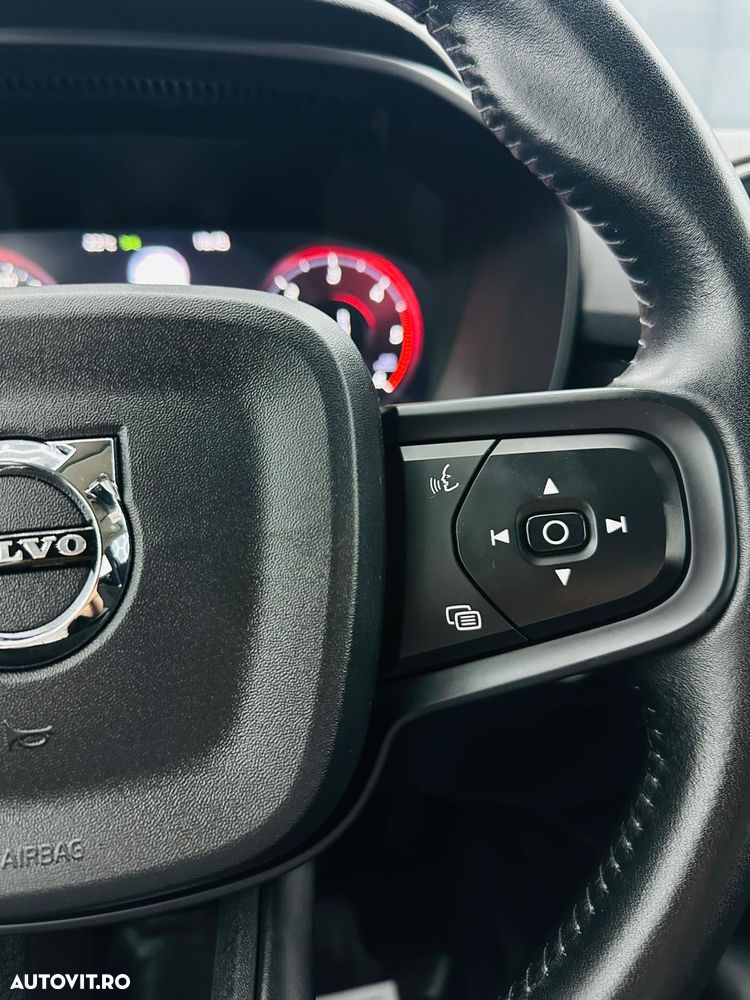 Volvo XC 40 D3 Momentum Pro - 32