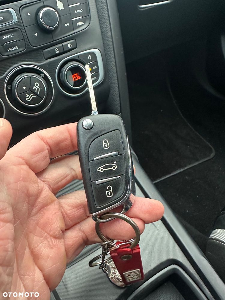 Citroën DS4 e-HDi 115 ETG6 SoChic - 12