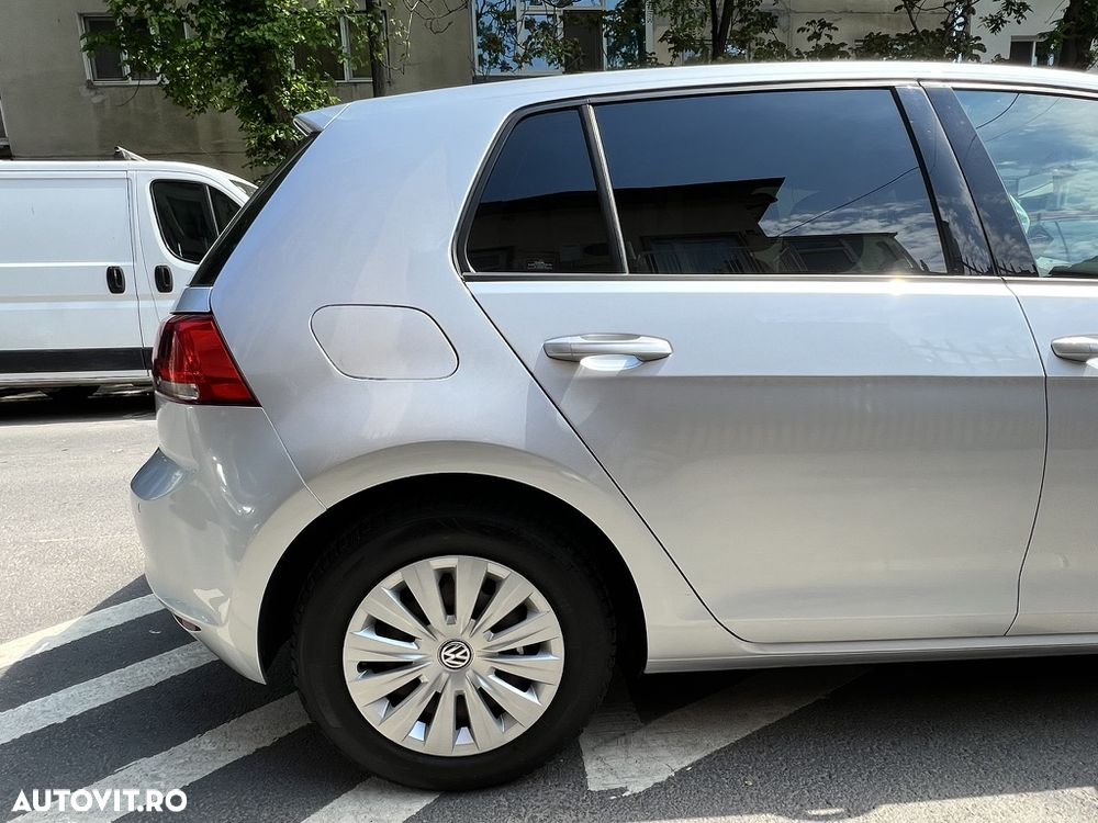 Volkswagen Golf - 6
