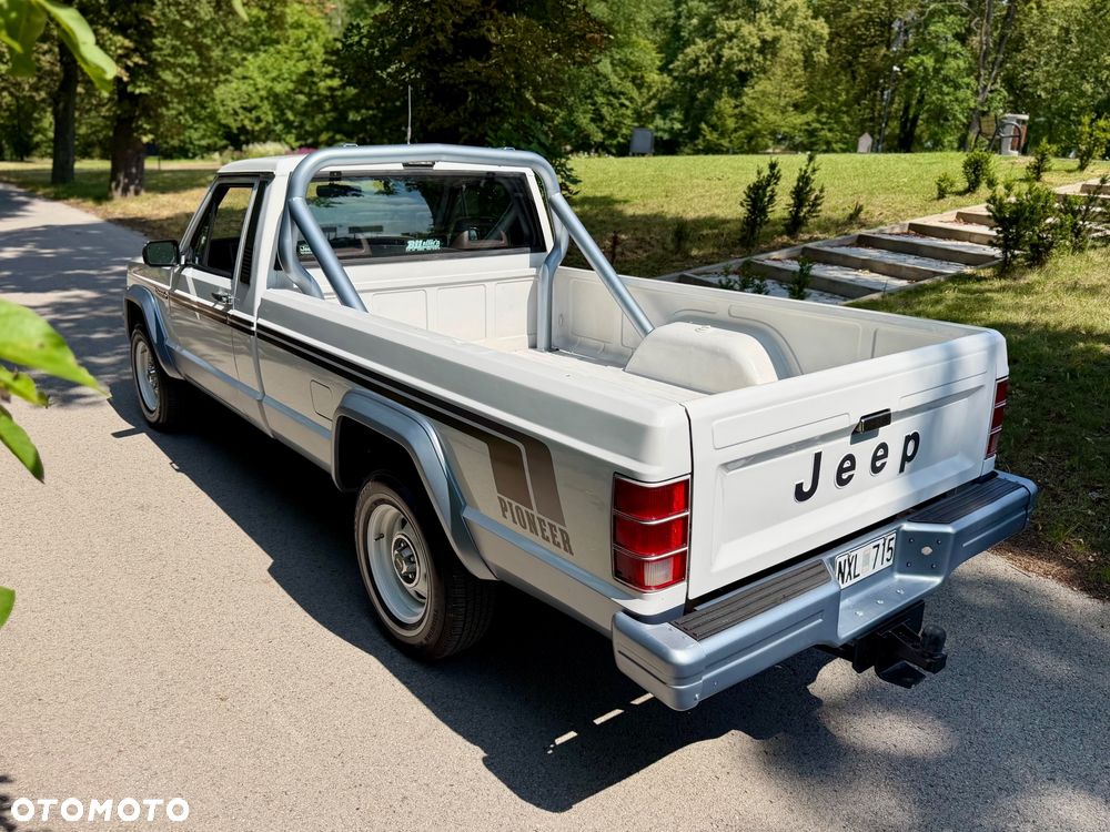 Jeep Comanche - 3