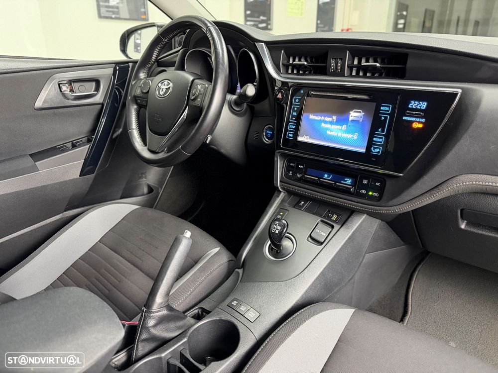 Toyota Auris Touring Sports 1.8 HSD Comfort +P.Sport+Navi - 24