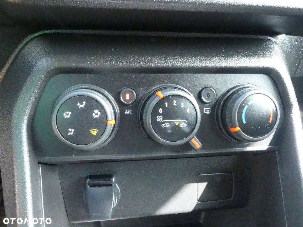Dacia Sandero - 32