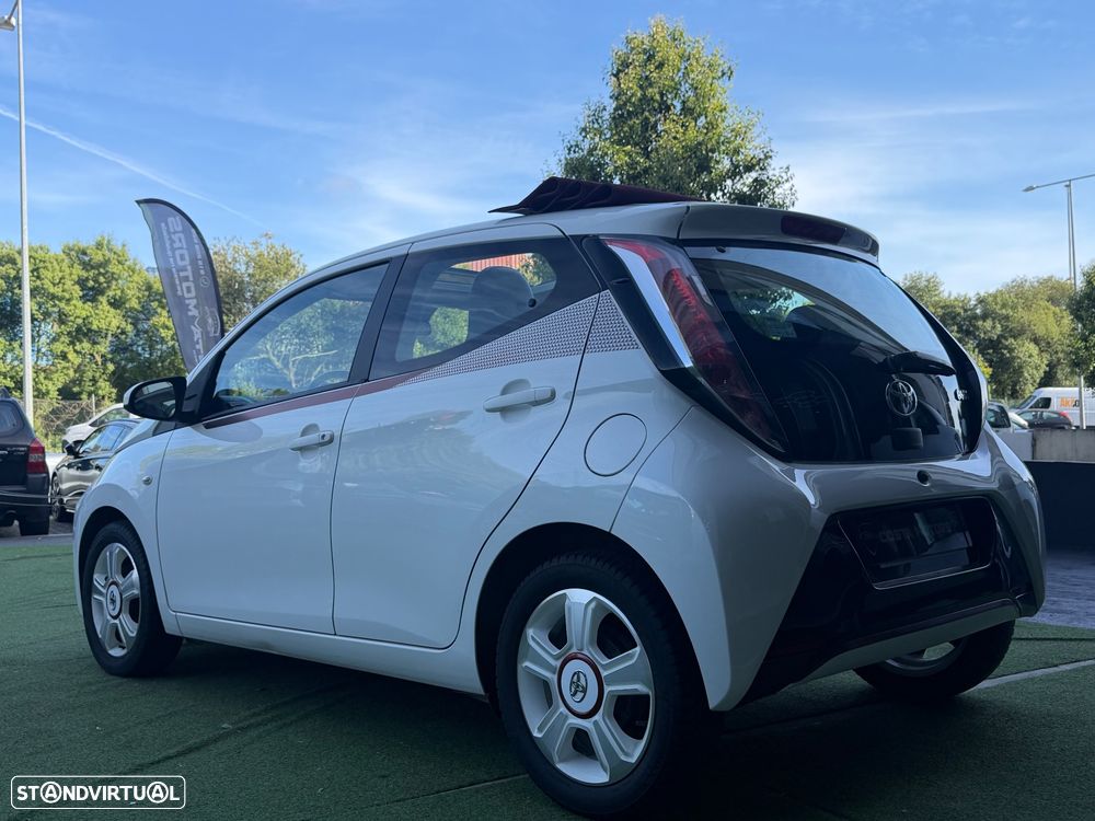 Toyota Aygo x-wave - 7