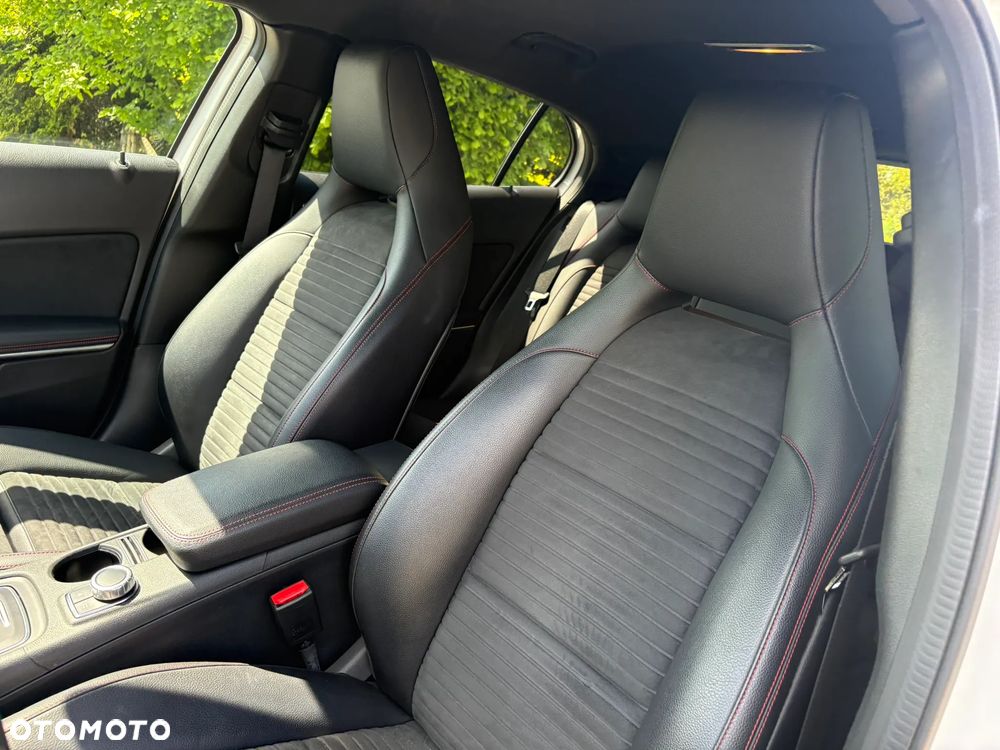 Mercedes-Benz GLA 180 7G-DCT AMG Line - 23